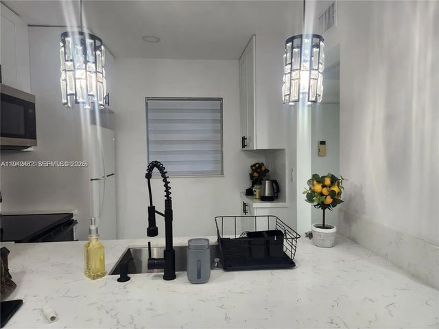 5001 Nw 34th Street #305, Lauderdale Lakes