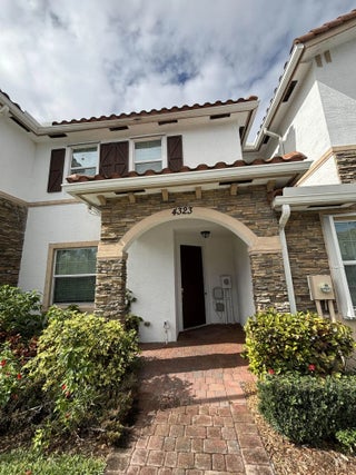 Photo of Listing #R11152972