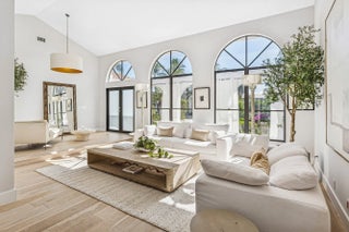 Photo of Listing #R11152977