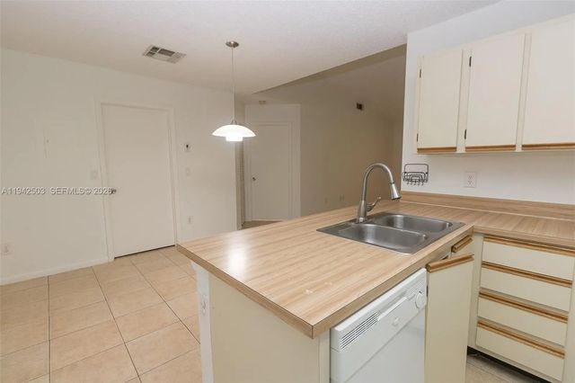 18328 Nw 68th Avenue #p, Hialeah