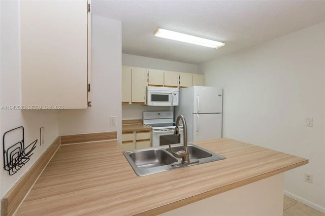 3 of 26 - 18328 Nw 68th Avenue #p, Hialeah, FL