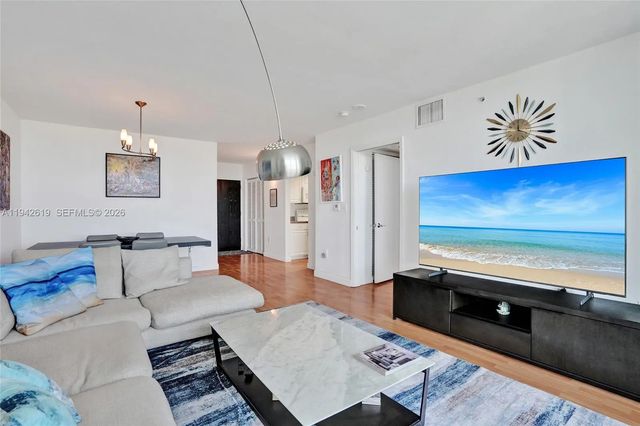 2 of 33 - 90 Alton Road #807, Miami Beach, FL