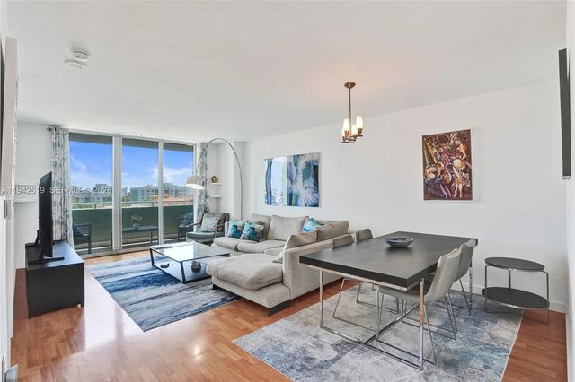 3 of 33 - 90 Alton Road #807, Miami Beach, FL