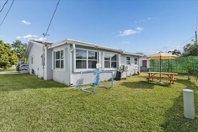 3 of 21 - 4805 Nw 25th Terrace, Fort Lauderdale, FL