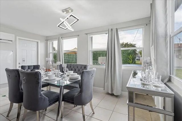 5 of 21 - 4805 Nw 25th Terrace, Fort Lauderdale, FL