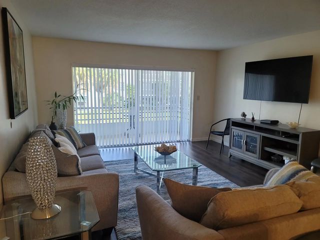 3774 Inverrary Boulevard #p202, Lauderhill