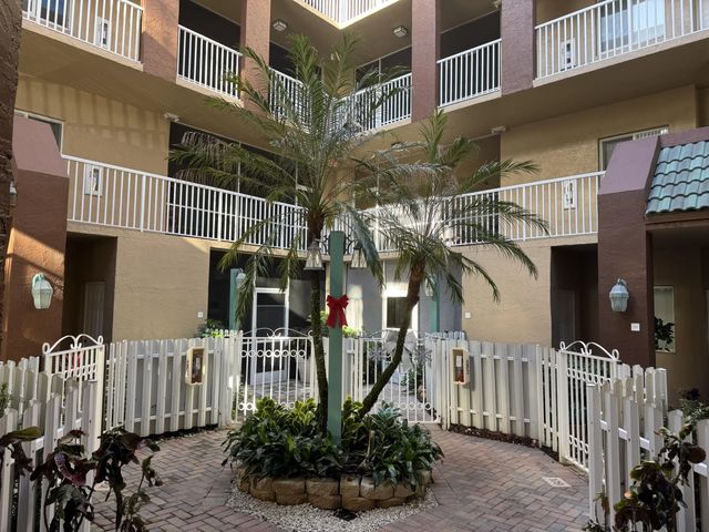 4 of 45 - 7715 Southampton Terrace #405, Tamarac, FL