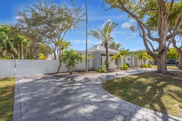 5 of 42 - 18555 Sw 83rd Place, Cutler Bay, FL