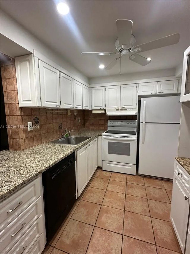 3 of 9 - 16901 Ne 13th Avenue #103, Miami, FL