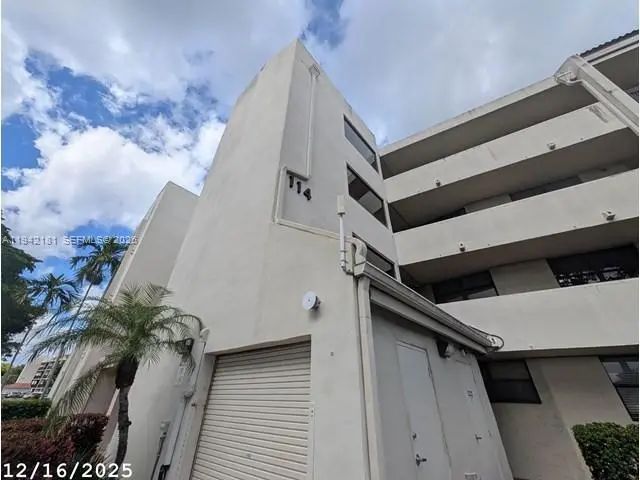 114 Lake Emerald Drive #104, Oakland Park