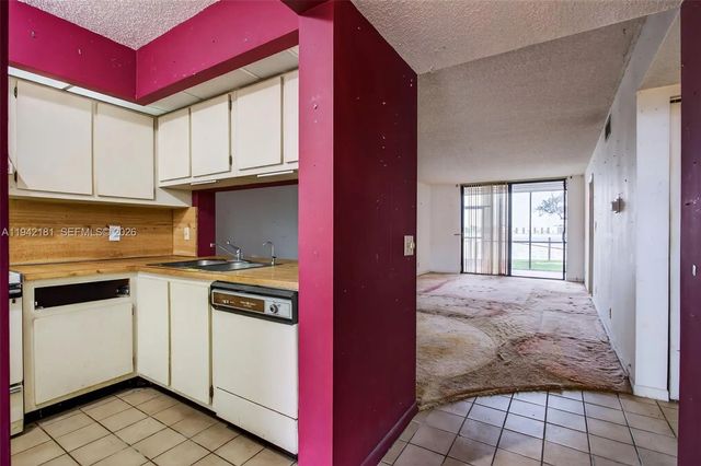 4 of 35 - 114 Lake Emerald Drive #104, Oakland Park, FL