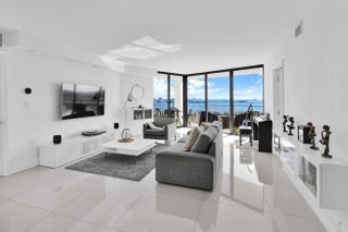 Photo of Listing #R11153340