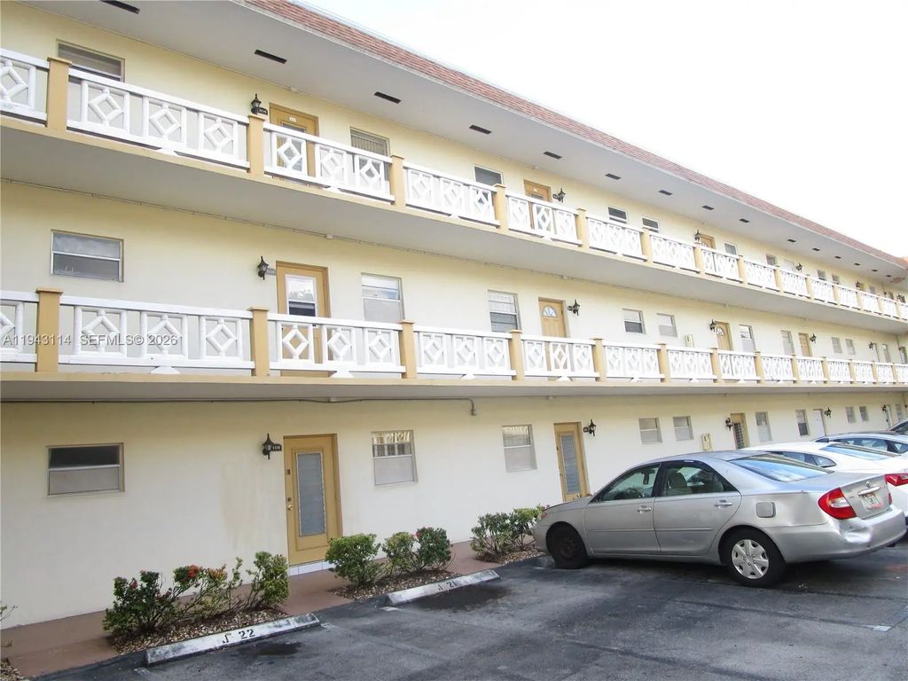 5111 W Oakland Park Boulevard #305, Lauderdale Lakes