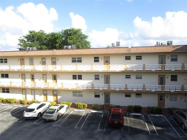 4 of 21 - 5111 W Oakland Park Boulevard #305, Lauderdale Lakes, FL
