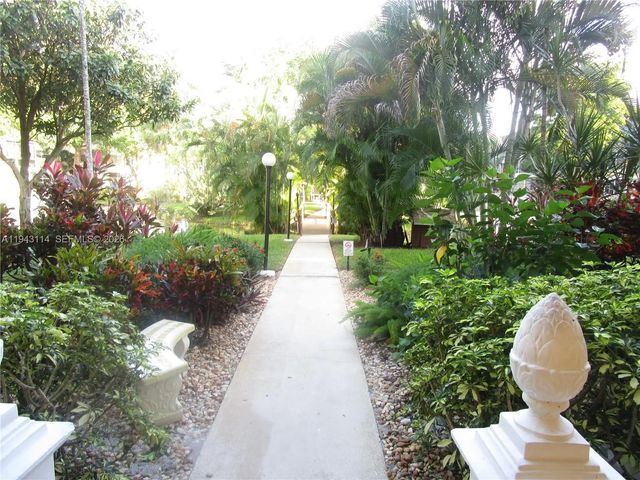 5 of 21 - 5111 W Oakland Park Boulevard #305, Lauderdale Lakes, FL
