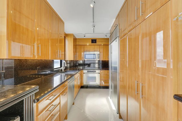 4 of 32 - 5380 N Ocean Drive #20b, Singer Island, FL