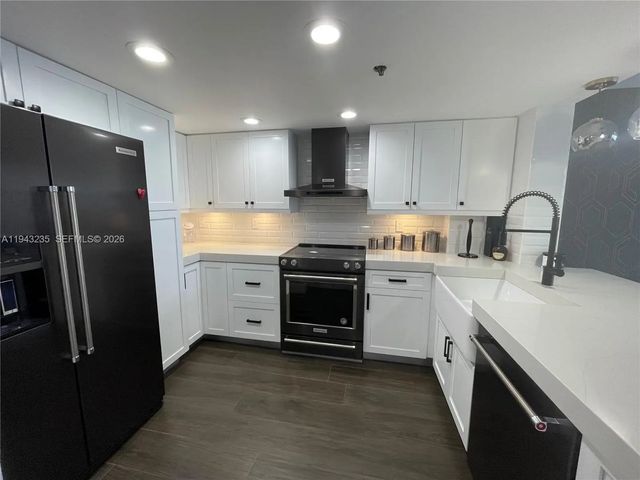 2 of 49 - 2555 Collins Avenue #1409, Miami Beach, FL