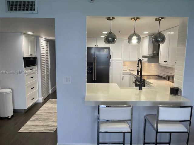 3 of 49 - 2555 Collins Avenue #1409, Miami Beach, FL