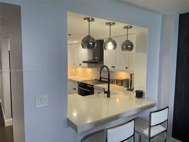 4 of 49 - 2555 Collins Avenue #1409, Miami Beach, FL