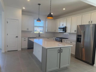 Photo of Listing #R11153428