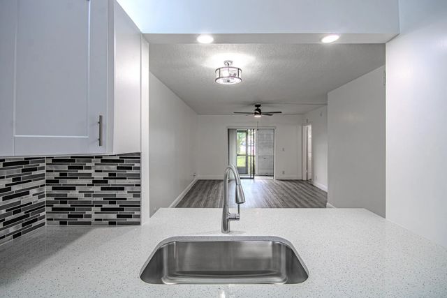 5 of 24 - 7094 Golf Colony Court #102, Lake Worth, FL