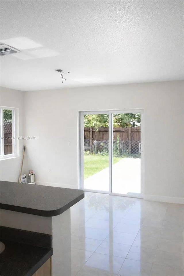 3 of 8 - 16585 Ne 3 Avenue, Miami, FL