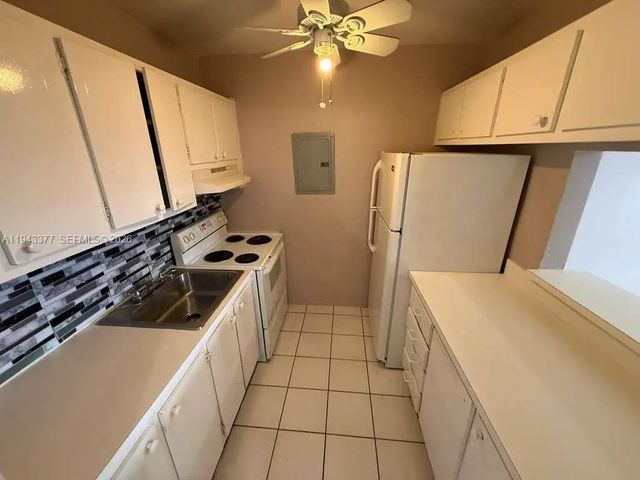 4 of 11 - 2916 Funston Street #53a, Hollywood, FL