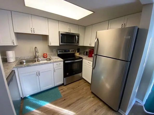 4 of 23 - 6060 Village Circle, Orlando, FL