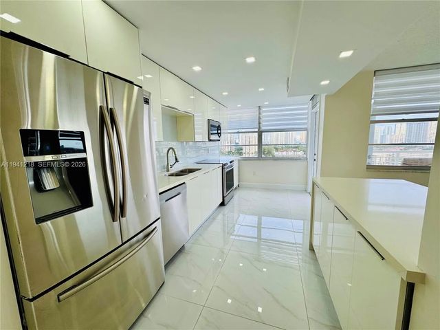 3 of 59 - 18041 Biscayne Blvd *boat Slip & #1605, Aventura, FL