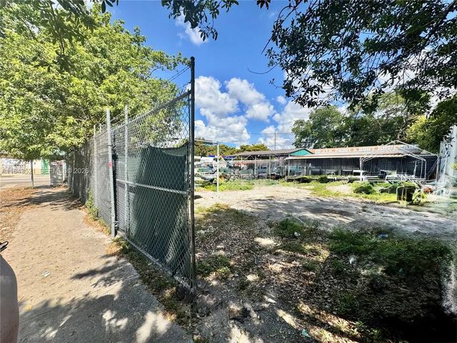 4 of 7 - 6501 Nw 7th Avenue, Miami, FL