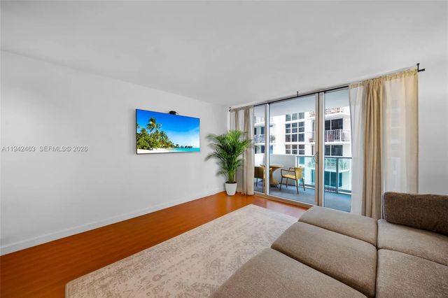 4 of 40 - 1200 West Avenue #422, Miami Beach, FL