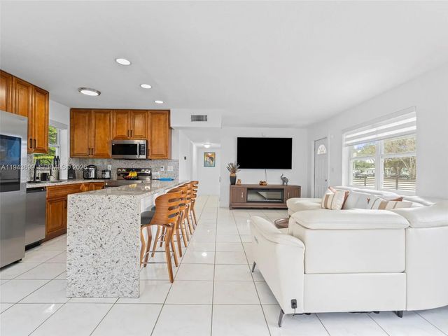 4 of 37 - 11401 Sw 56th Street, Miami, FL