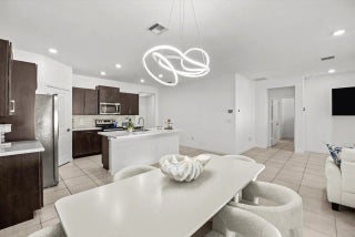 Photo of Listing #R11153610