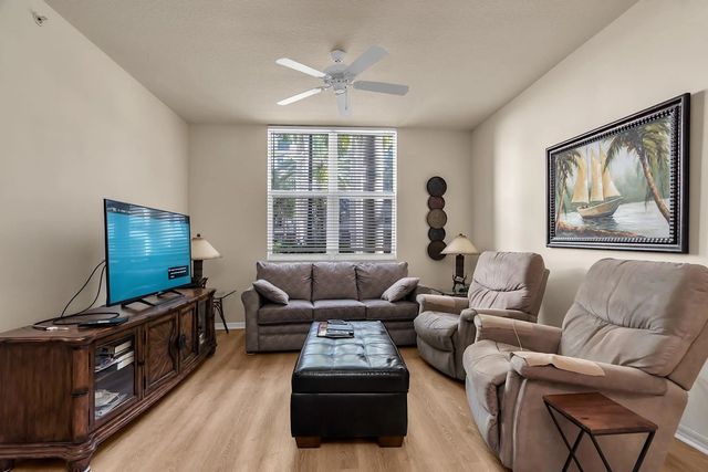 4 of 40 - 2401 Ne 65th Street #112, Fort Lauderdale, FL