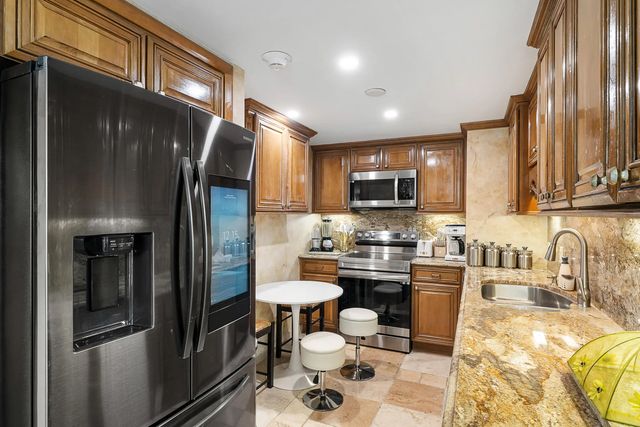 4 of 31 - 5600 N Flagler Drive #605, West Palm Beach, FL