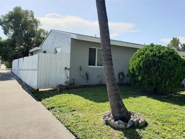 2 of 6 - 804 N 20th Court, Hollywood, FL