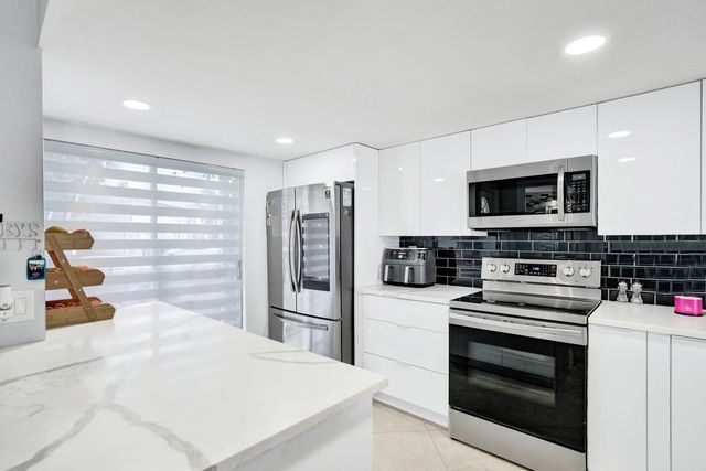 5 of 62 - 868 Crystal Lake Drive, Deerfield Beach, FL