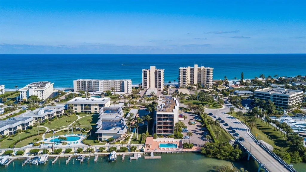 225 Beach Road Road #303, Tequesta