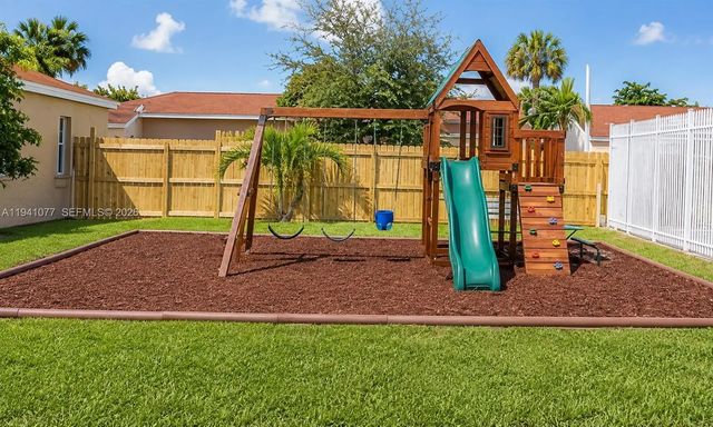 4 of 16 - 885 Ne 213th Terrace #2, Miami, FL