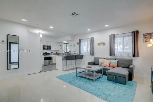 4 of 38 - 1700 Sw 20th Street, Fort Lauderdale, FL
