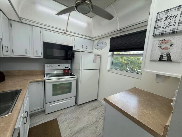 3 of 22 - 3431 Nw 50th Avenue #304, Lauderdale Lakes, FL