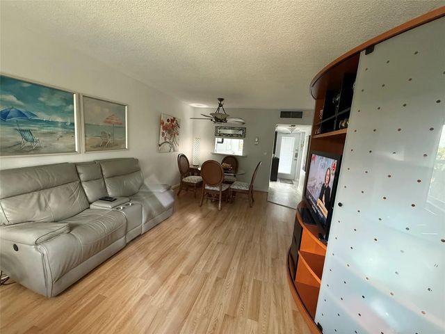 5 of 22 - 3431 Nw 50th Avenue #304, Lauderdale Lakes, FL