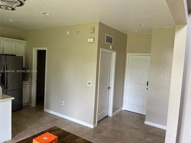 5 of 10 - 1378 Nw 204th Street, Miami Gardens, FL