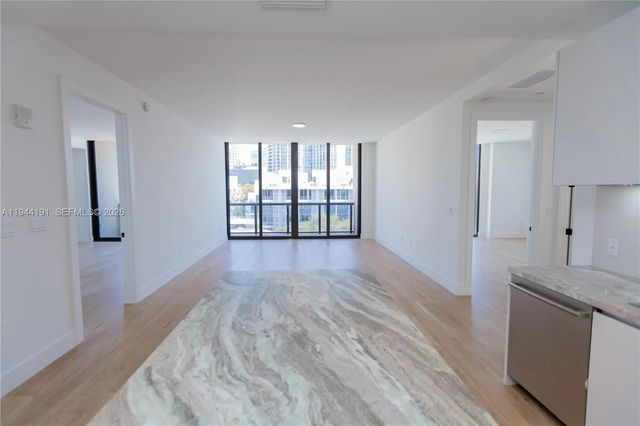 4 of 30 - 3034 Oak Avenue #408, Coconut Grove, FL