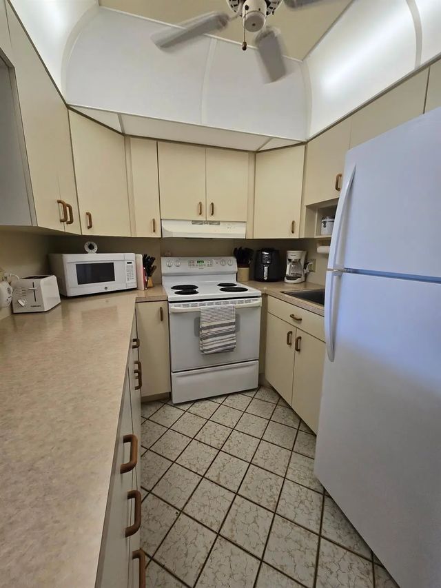 5 of 82 - 111 Lyndhurst E #111, Deerfield Beach, FL