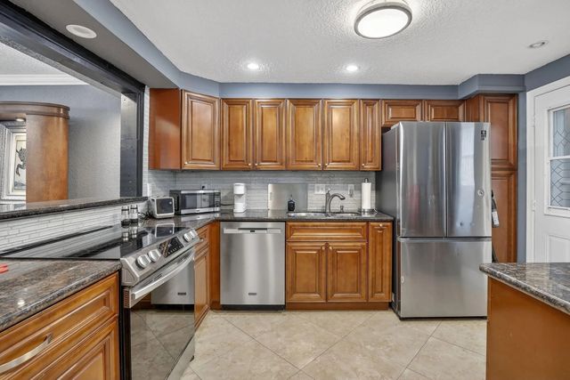 3050 Ne 16th Avenue #207, Oakland Park