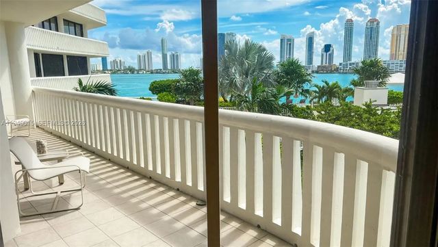 3000 Island Boulevard #502, Aventura