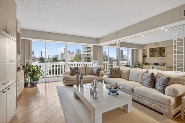 4 of 74 - 3000 Island Boulevard #502, Aventura, FL