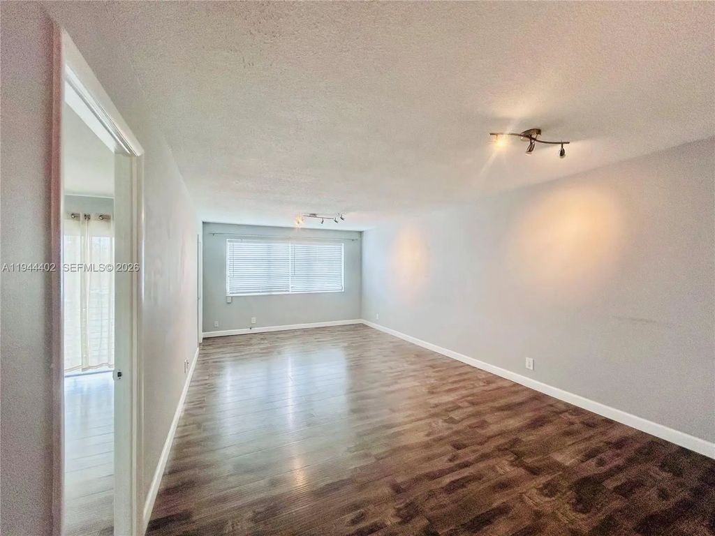 2300 Park Lane #201, Hollywood