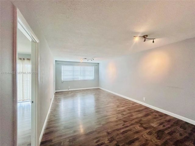 2300 Park Lane #201, Hollywood